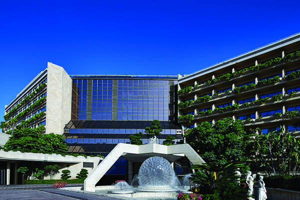 Four Seasons Hotel Curtain Wall