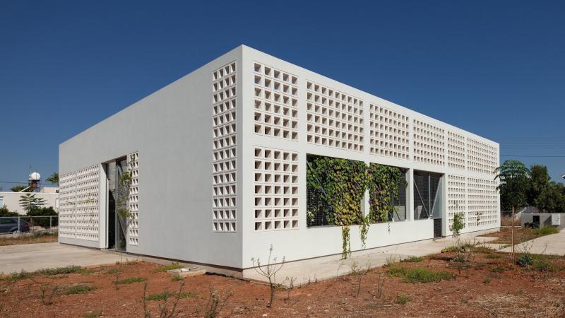 House with 4 Gardens